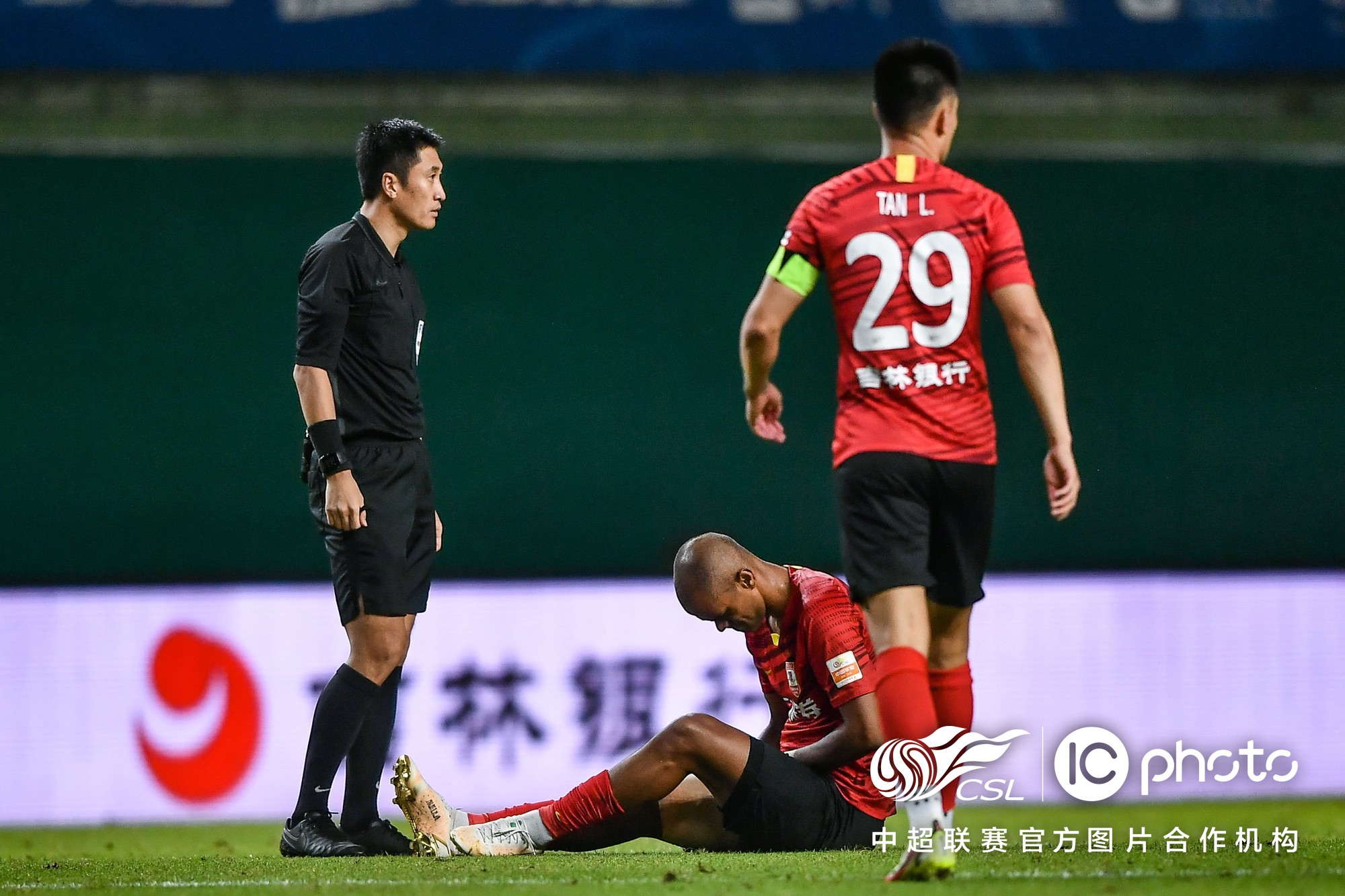 开云体育-布鲁克林篮网集结日单刀错失；志在葡超名次提升；质疑声仍在；更衣室氛围转暖(篮网三巨头合砍104)