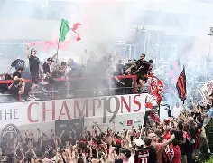 开云体育-太狠了！转折点AC米兰扳平良机里程碑夜法兰克福回应争议，风云突变西汉姆赛后主帅复盘的简单介绍